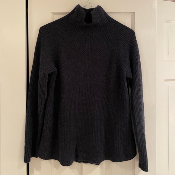 Theory Cashmere Moving Rib Turtleneck Sweater - Picture 4 of 10